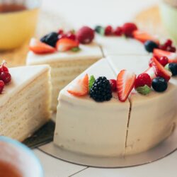 Jak przechowywać tort? Tort ze świeżymi owocami